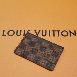 SOLD ⚔️ Louis Vuitton Damier Card Case